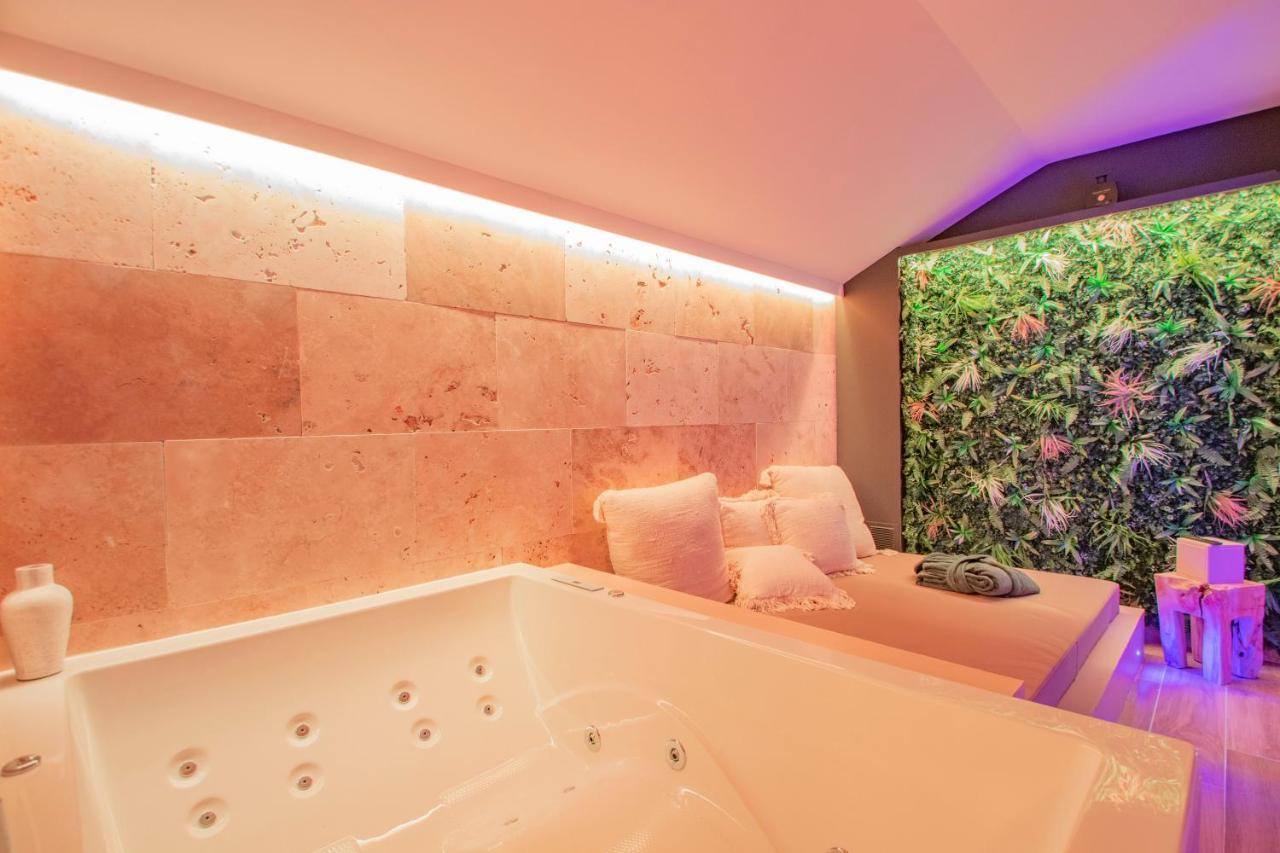 Les Bains D'Eros Hotel Cuers Luaran gambar